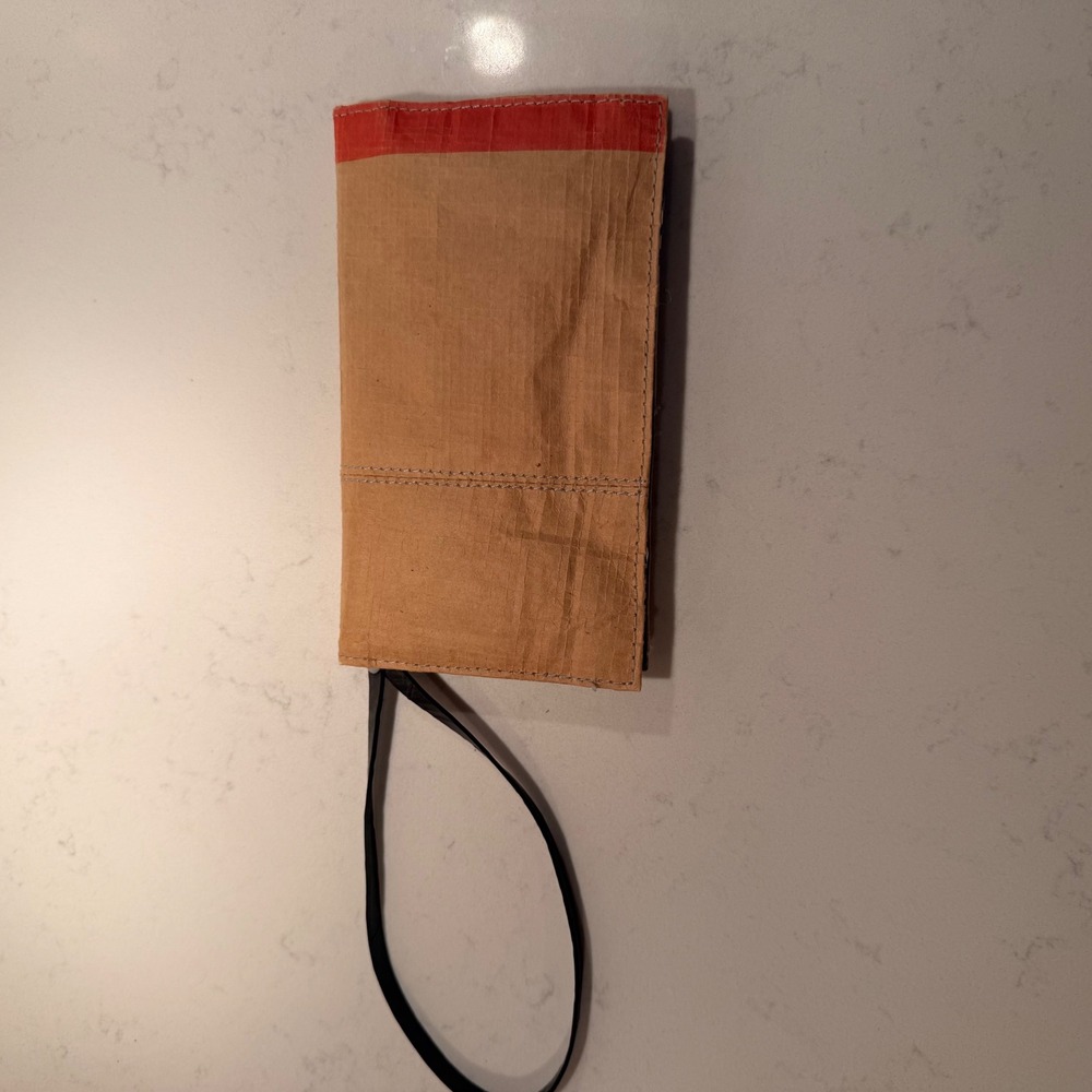 Keen Repurposed Wristlet Wallet Strap Snap Close Pockets Sustainable Recycled - Picture 5 of 11
